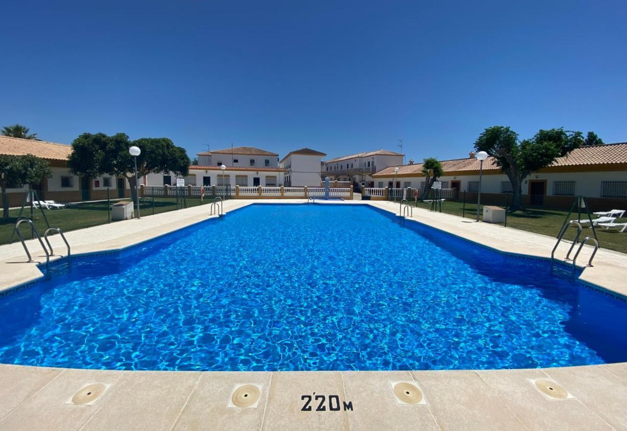 Twin Room Pool View,1382493692:JPEG